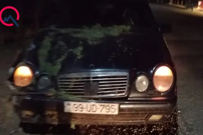 Cəlilabadda “Mercedes” at arabası ilə toqquşdu: 3 yaralı