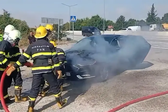 Qobustanda "Ford Fusion" markalı avtomobil yandı