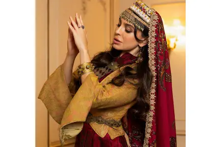 Leyla Əliyeva XIX əsr Azərbaycan geyimində paylaşım etdi