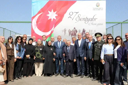 Suraxanıda Anım Günündə 750 sərv ağacı əkildi