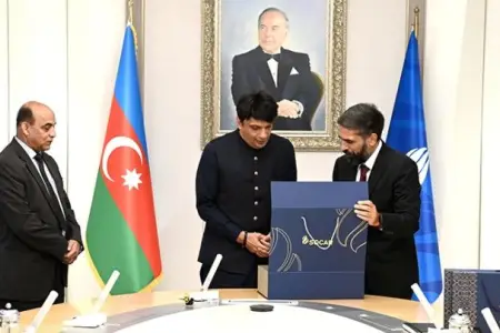 AFFA prezidenti Rövşən Nəcəf Pakistan həmkarı ilə görüşdü
