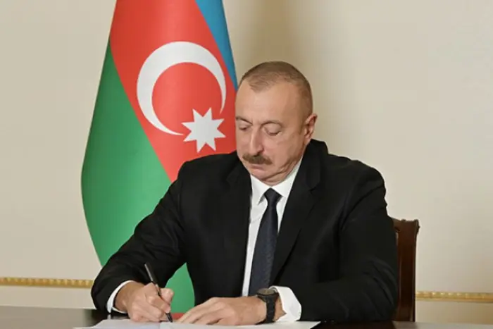 Prezident İlham Əliyev neft sənayesi işçilərini mükafatlandırdı